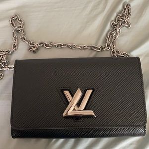 ❌SOLD❌ Authentic LV Twist Wallet on Chain Epi Noir
